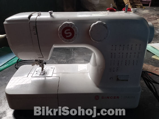 Singer SM024 Multi-functional Sewing Machine অল্প ব্যবহৃত